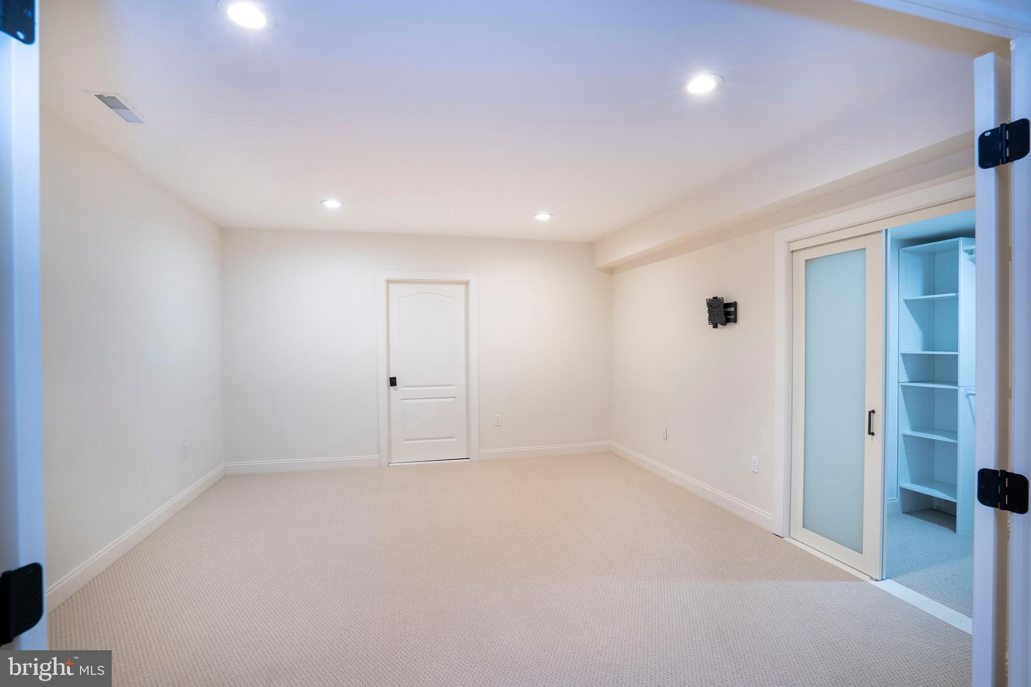 LAUREL POND NORTH - Residential