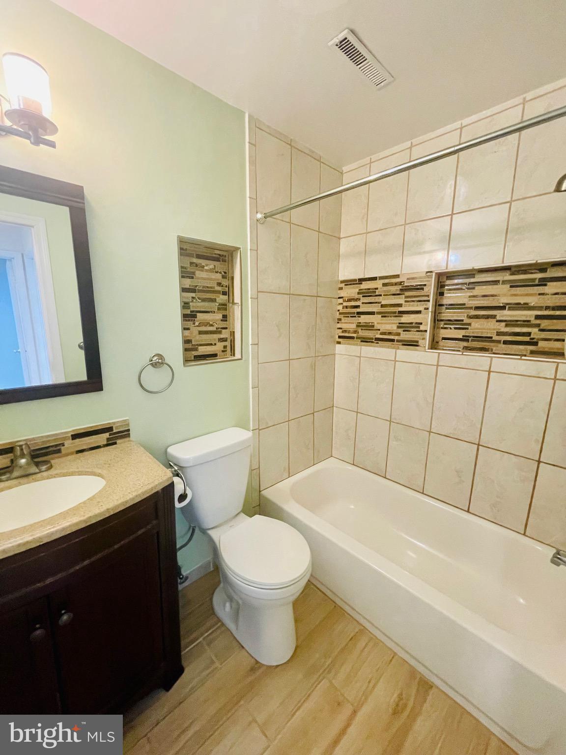 VIENNA COMMONS - Residential Lease