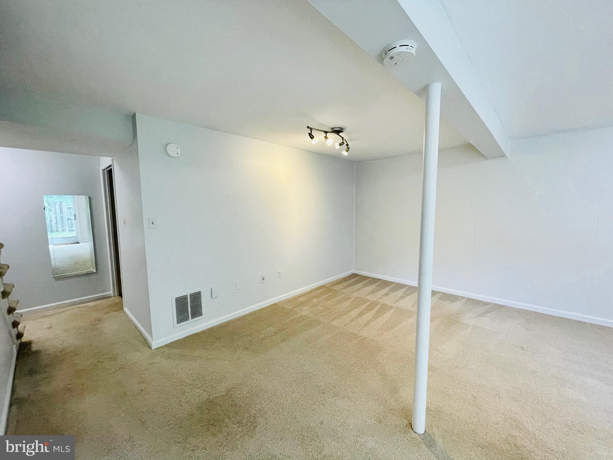 VIENNA COMMONS - Residential Lease