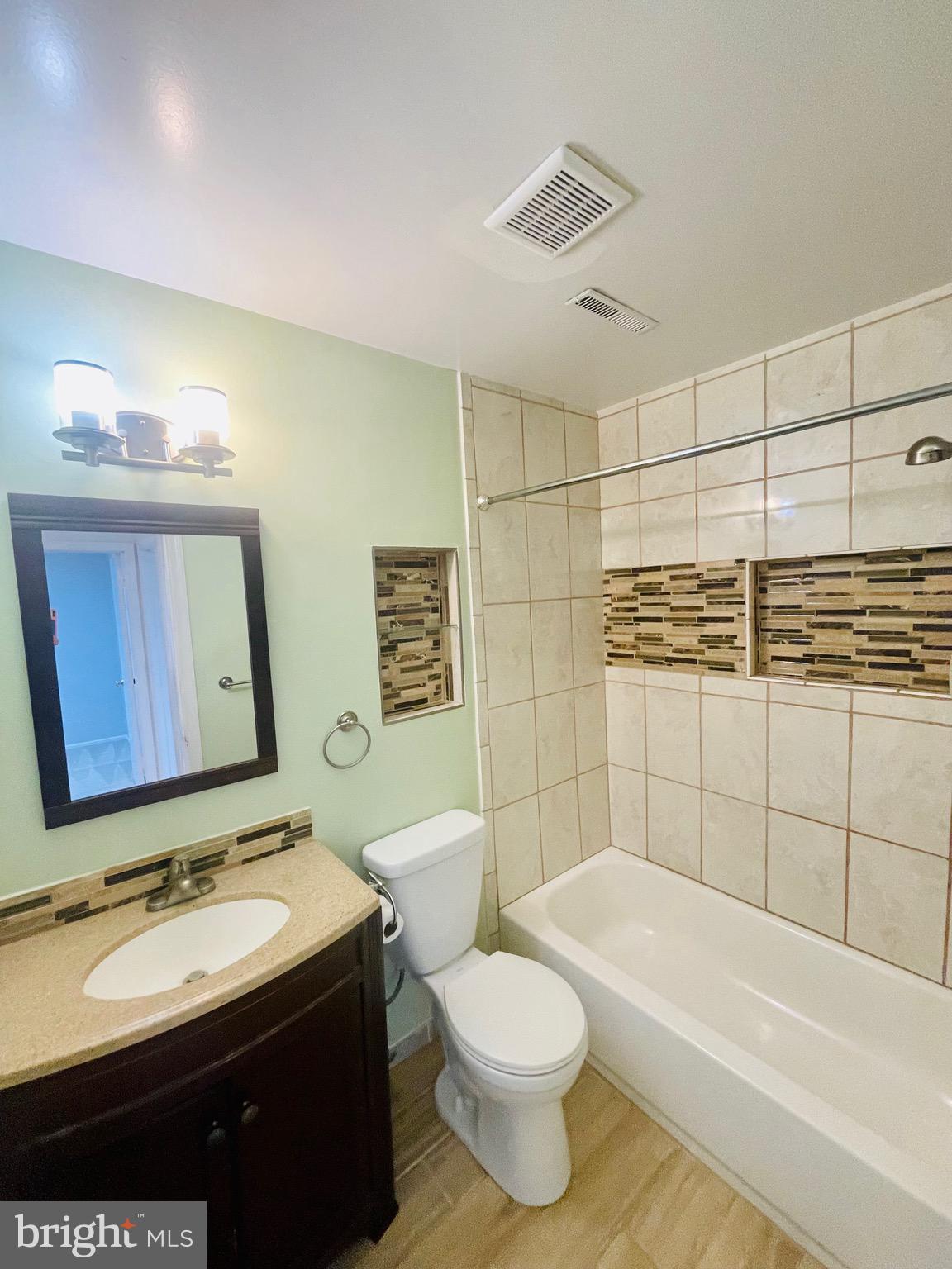 VIENNA COMMONS - Residential Lease