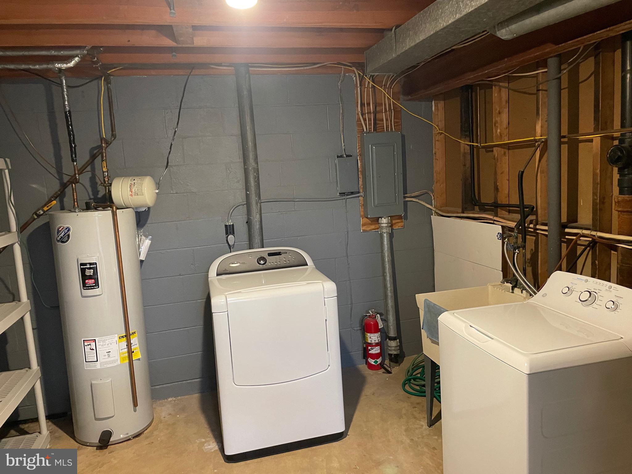 VIENNA COMMONS - Residential Lease