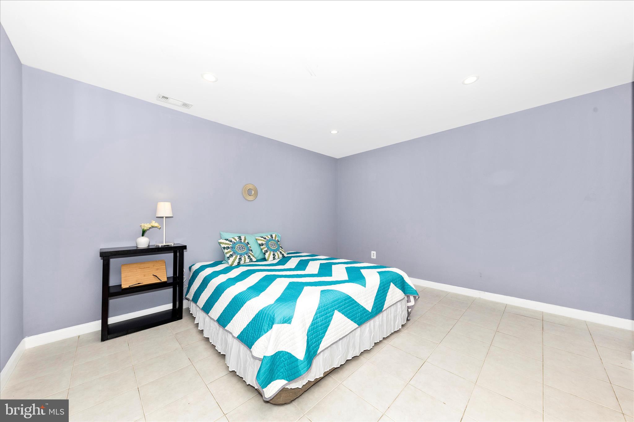 ENGLISH MANOR - Residential