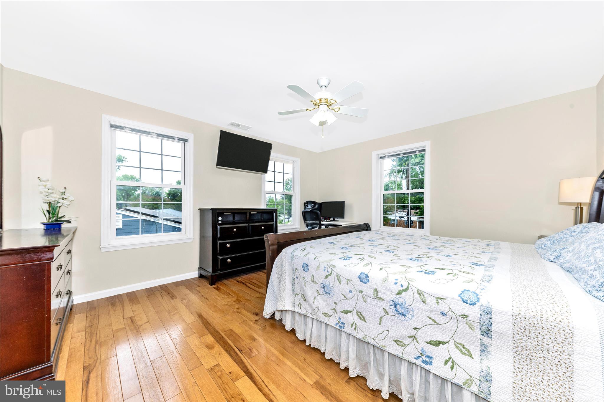 ENGLISH MANOR - Residential
