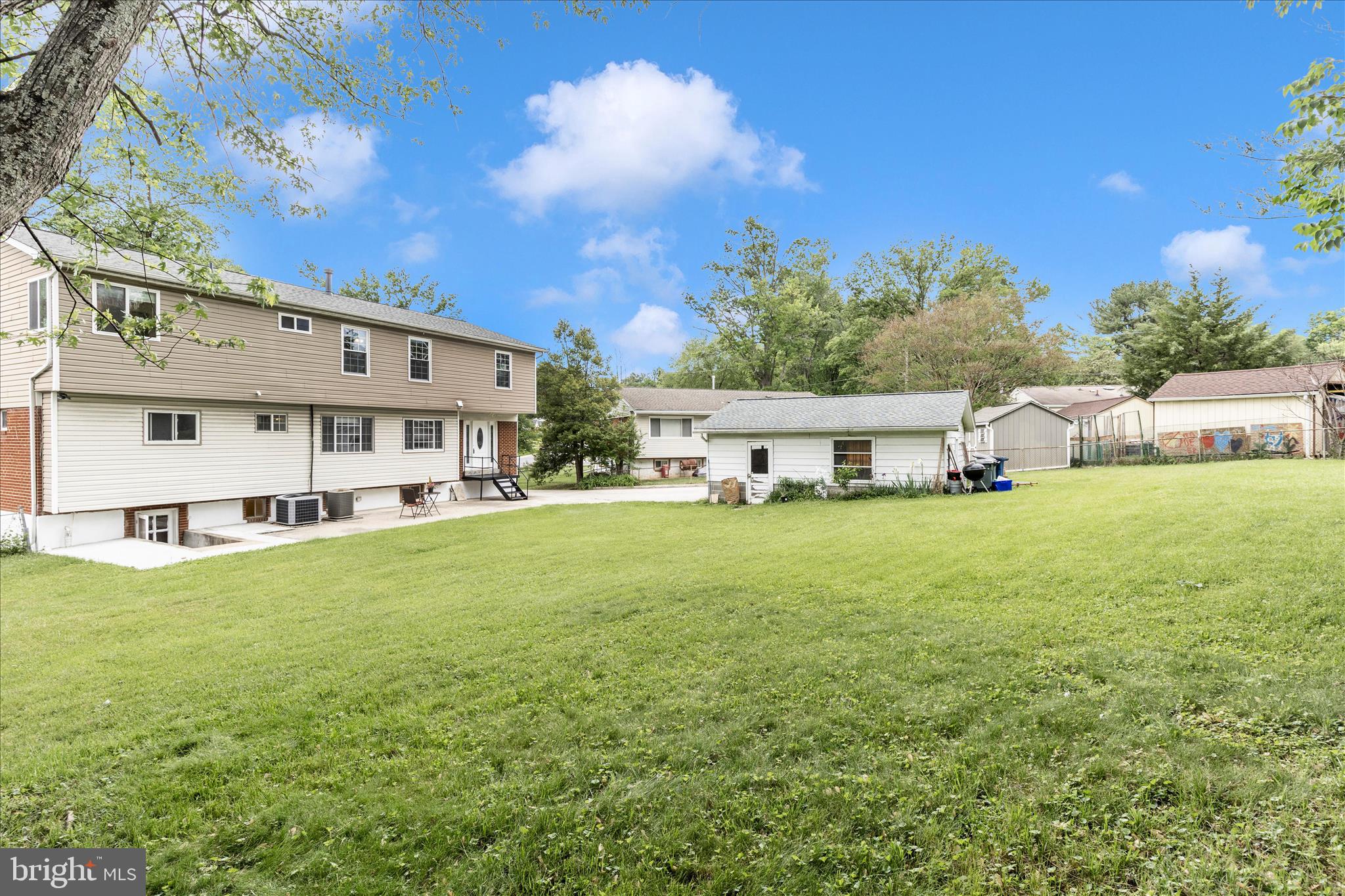 ENGLISH MANOR - Residential