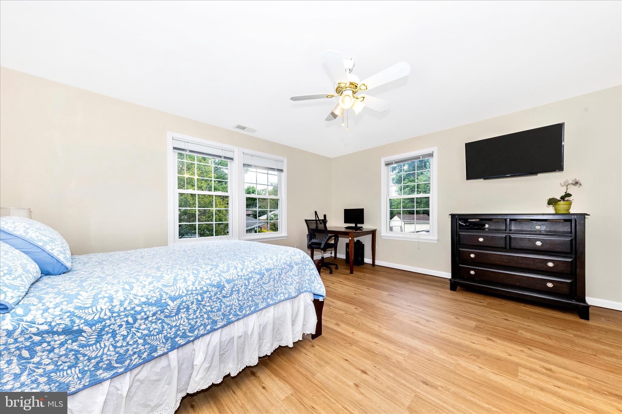 ENGLISH MANOR - Residential