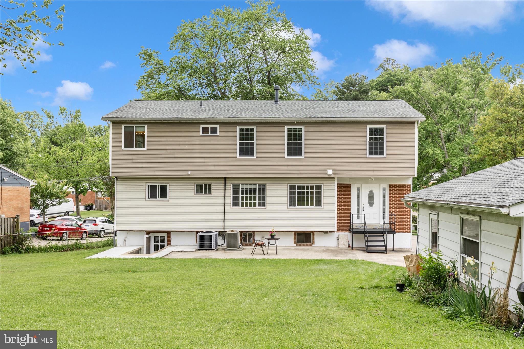 ENGLISH MANOR - Residential