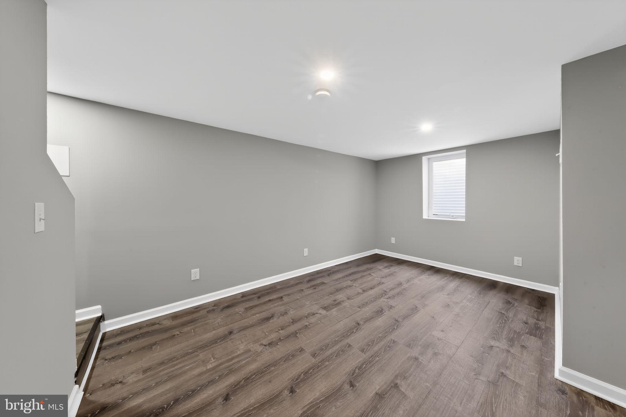 COLLINS PARK - Residential