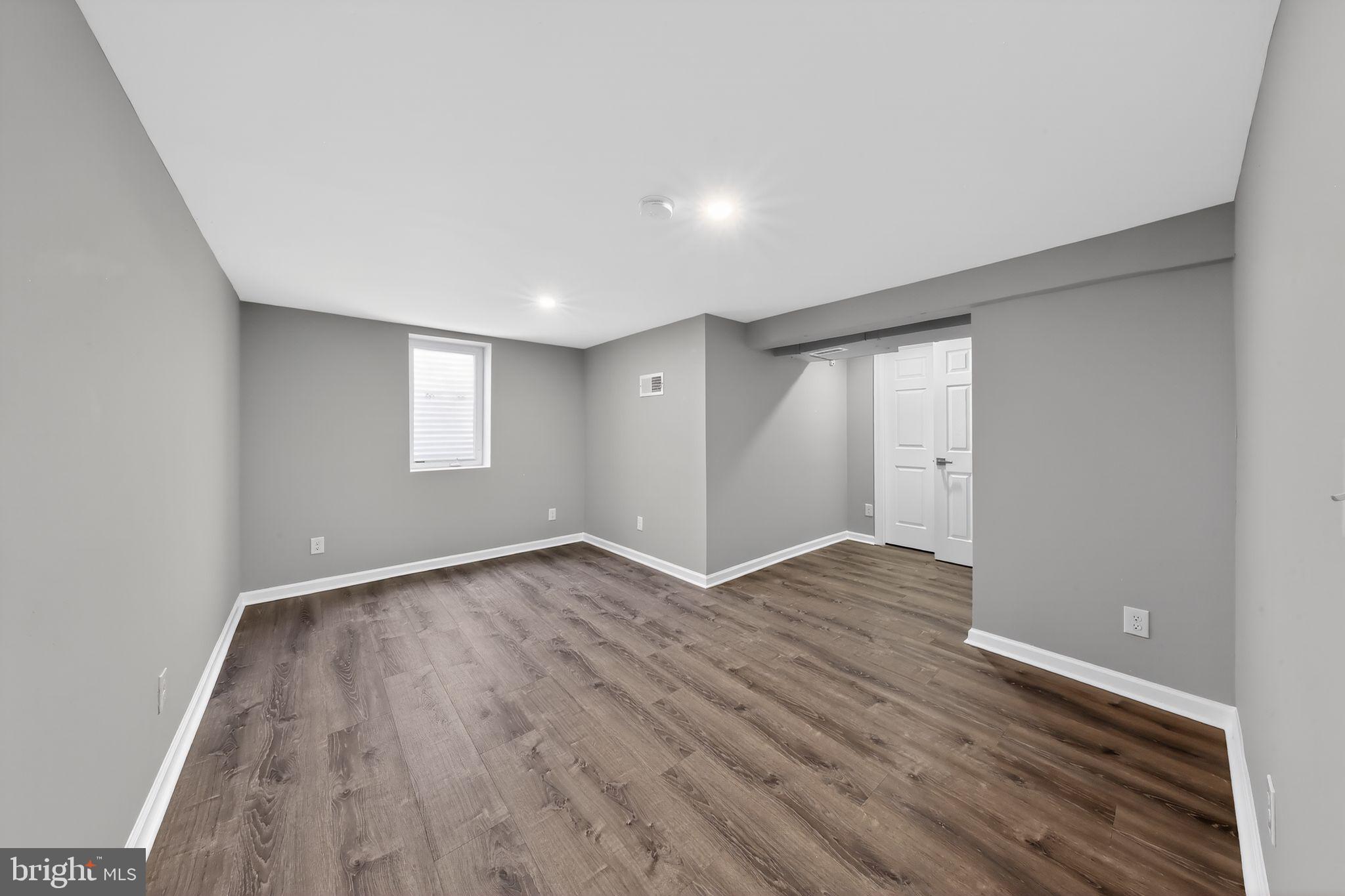 COLLINS PARK - Residential