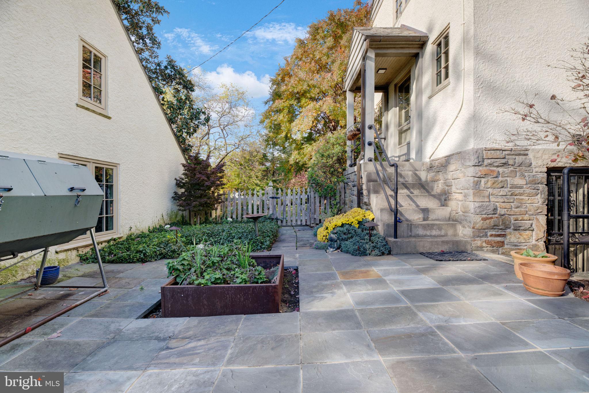 GREATER HOMELAND HISTORIC DISTRICT - Residential Lease