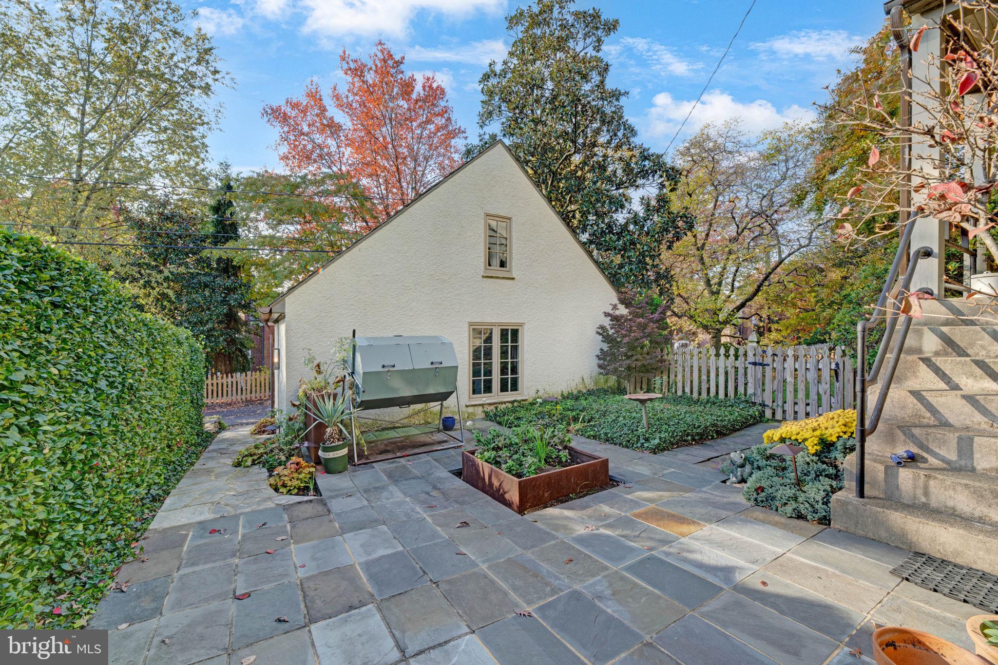 GREATER HOMELAND HISTORIC DISTRICT - Residential Lease