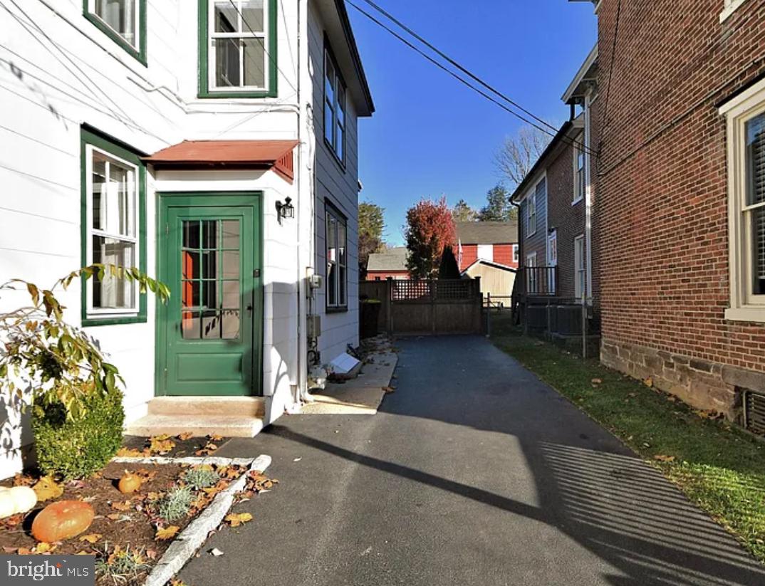 000 - Residential Lease