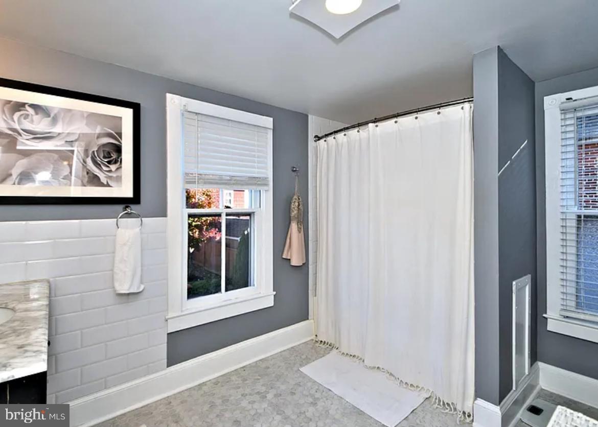 000 - Residential Lease