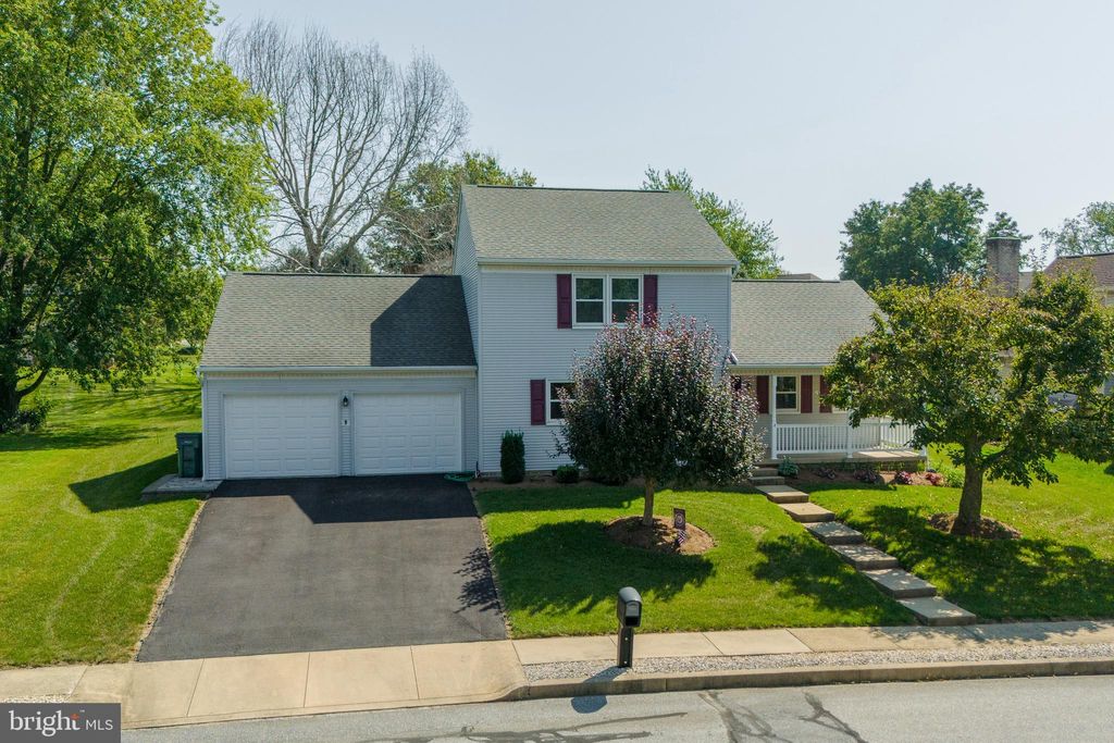 Photo of 2 Stonington Way, Strasburg, PA 17579 (MLS # PALA2056008)