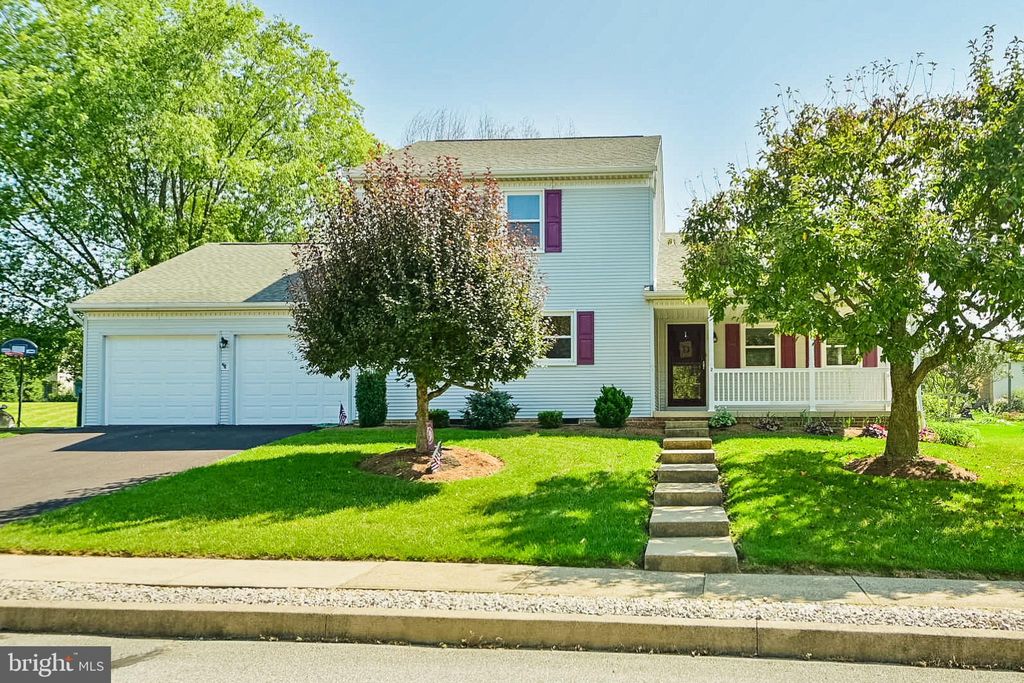 Photo of 2 Stonington Way, Strasburg, PA 17579 (MLS # PALA2056008)