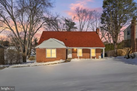 1529 SPRINGSIDE DRIVE LANCASTER PA 17603