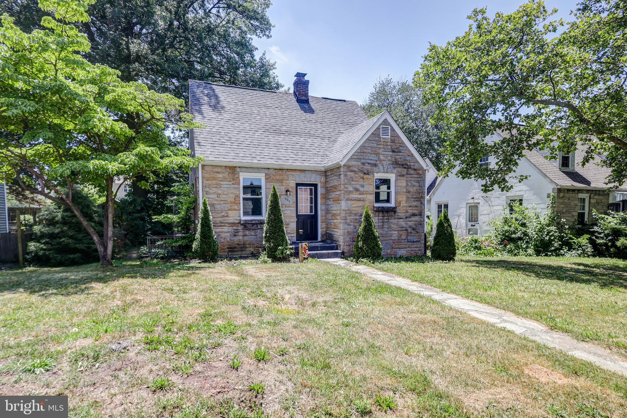 909 BEECHWOOD DRIVE