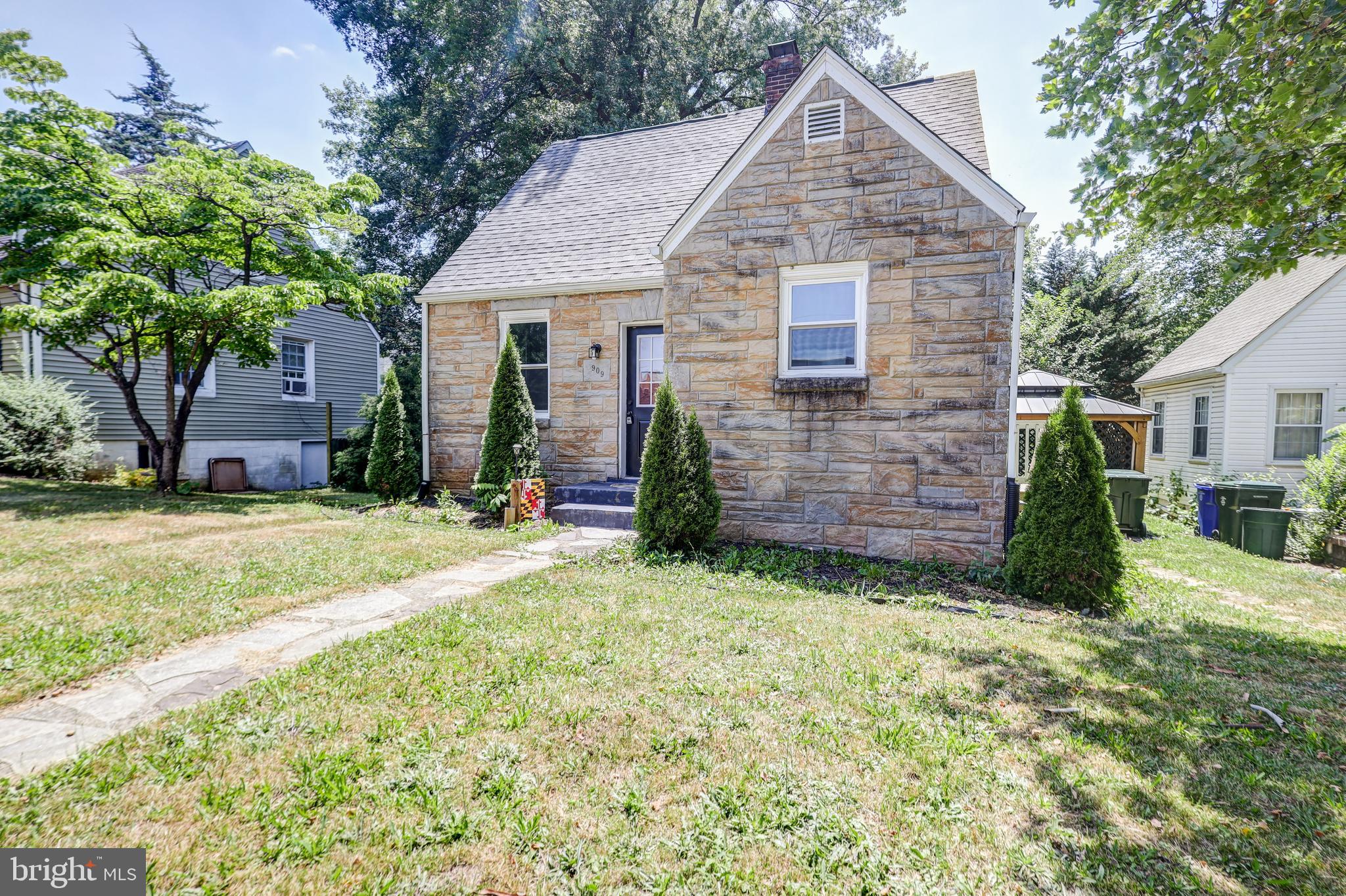 909 BEECHWOOD DRIVE