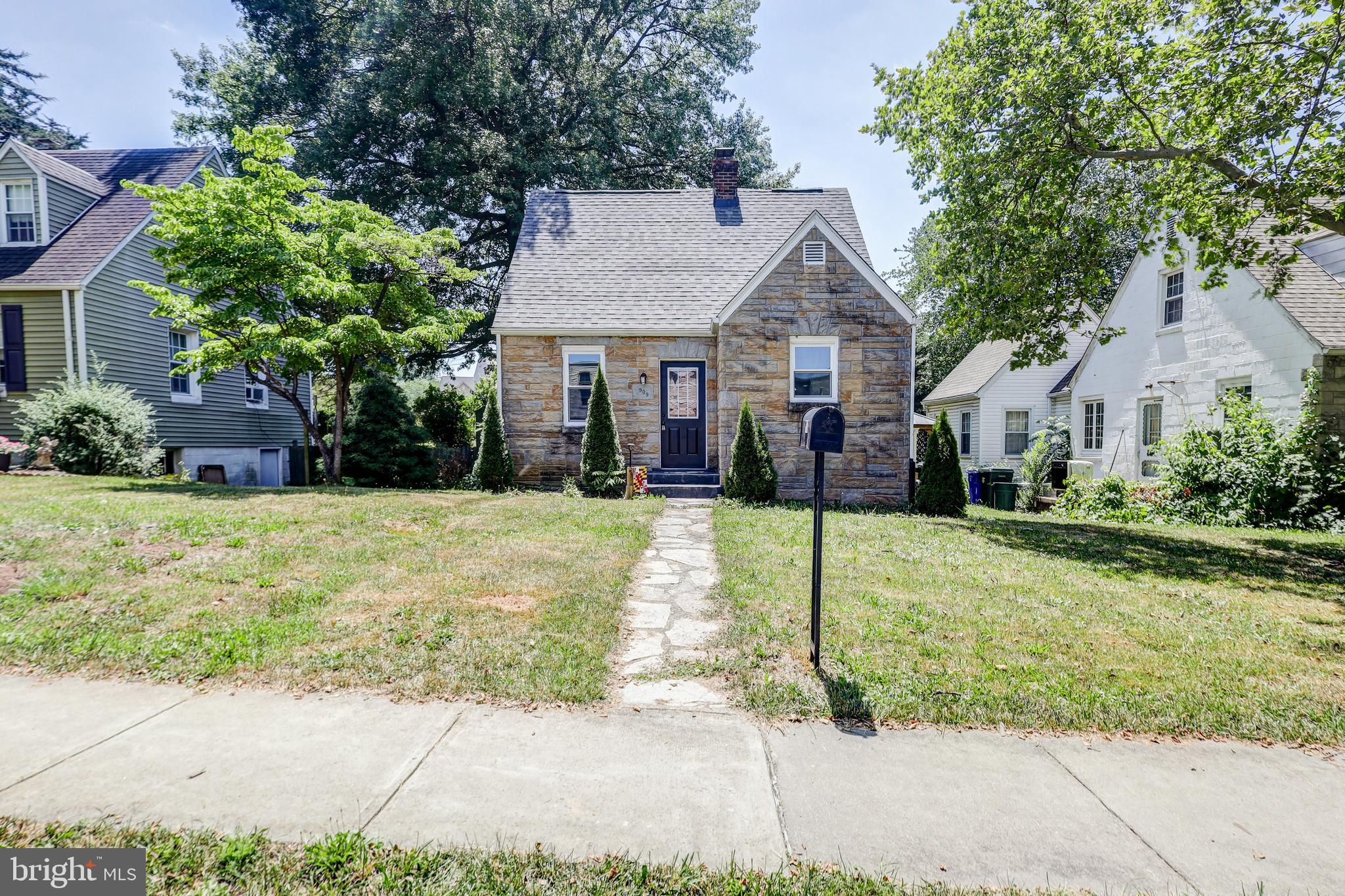 909 BEECHWOOD DRIVE