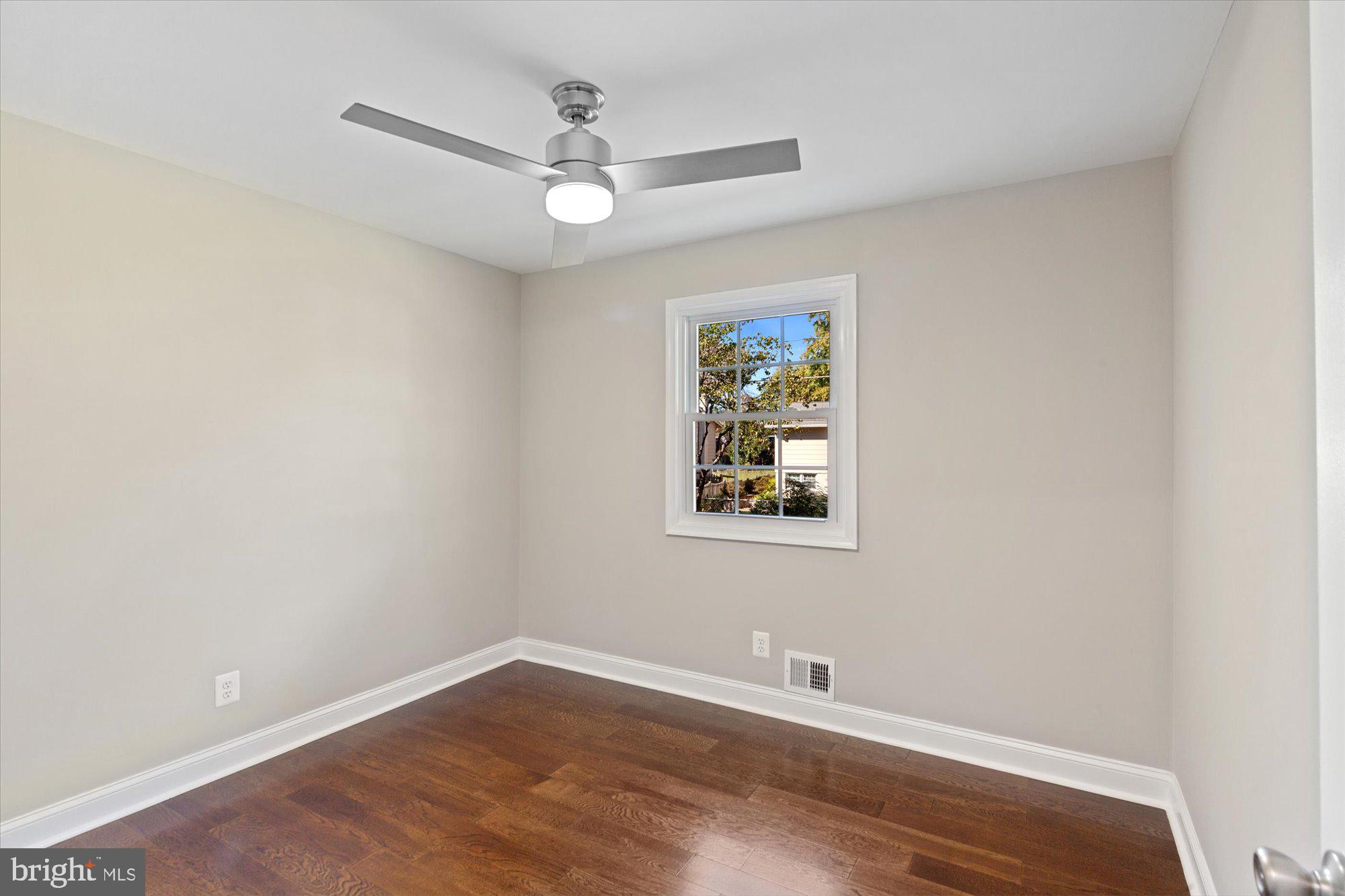 WILLIAMSBURG MANOR NORTH - Residential