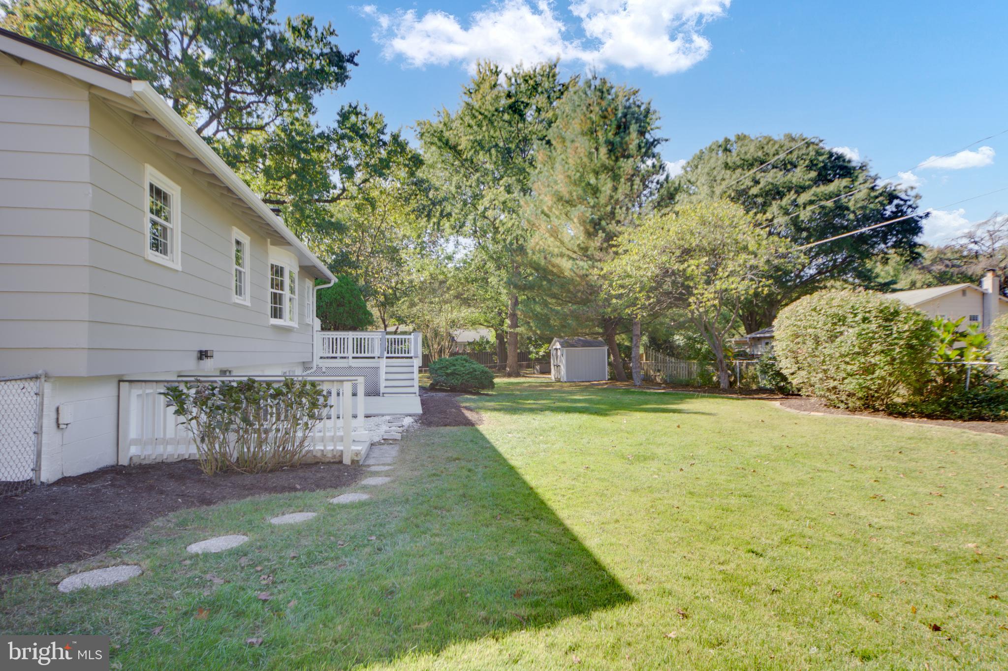 WILLIAMSBURG MANOR NORTH - Residential