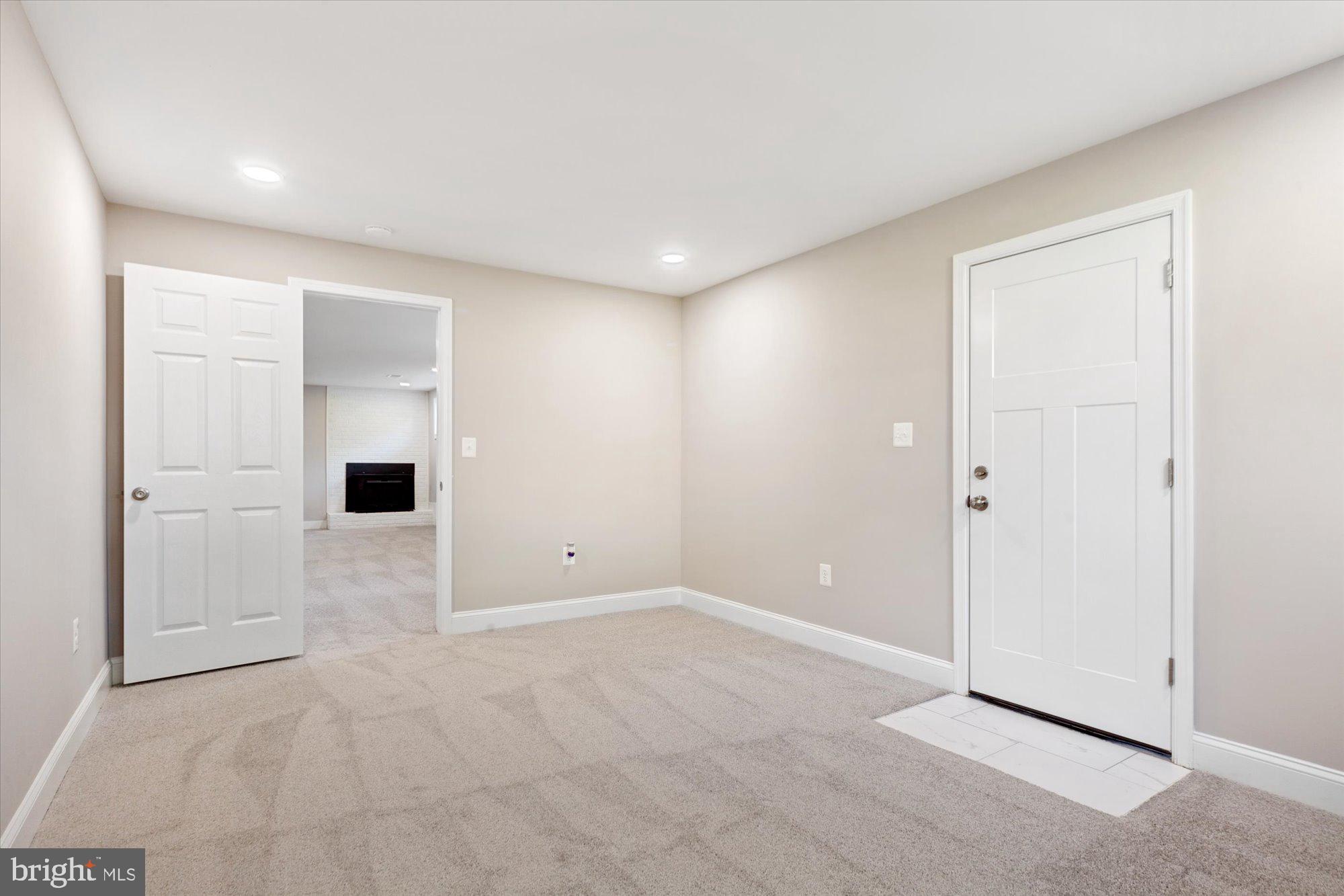 WILLIAMSBURG MANOR NORTH - Residential