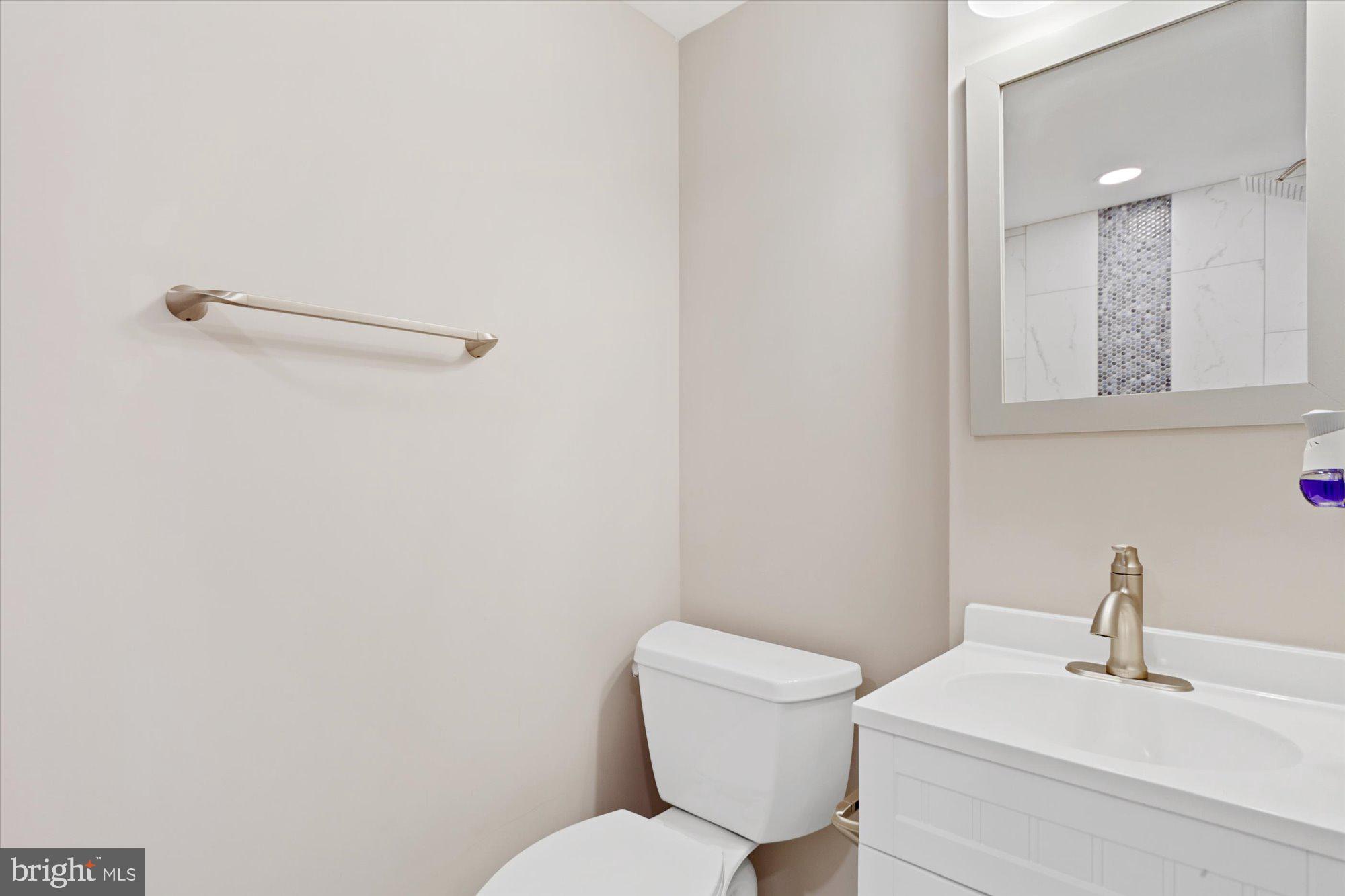 WILLIAMSBURG MANOR NORTH - Residential