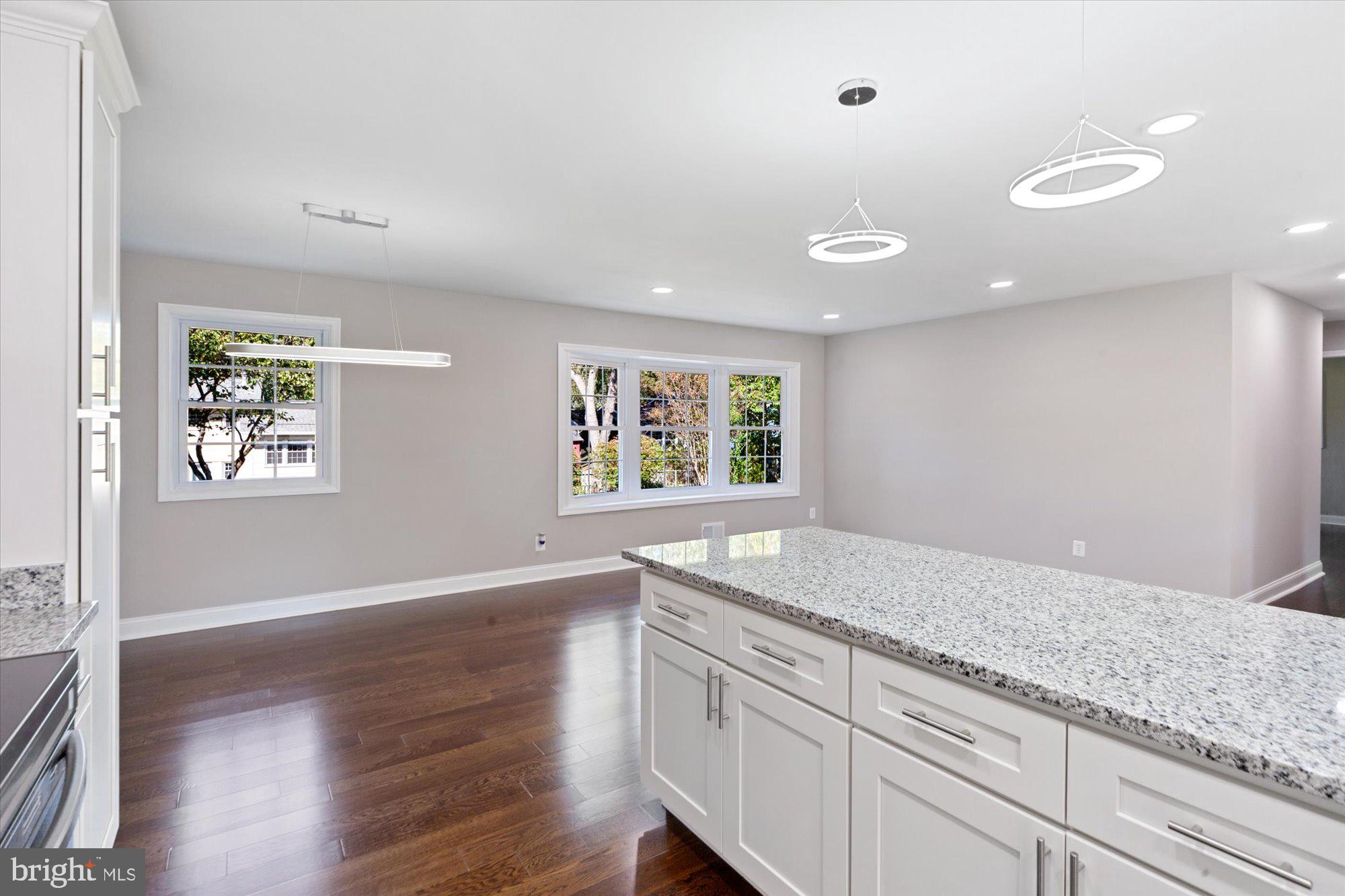 WILLIAMSBURG MANOR NORTH - Residential