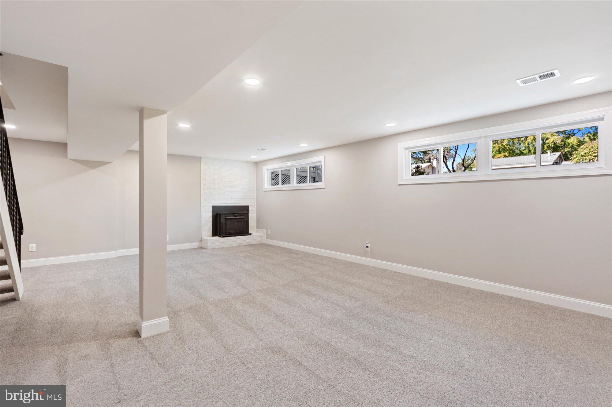 WILLIAMSBURG MANOR NORTH - Residential