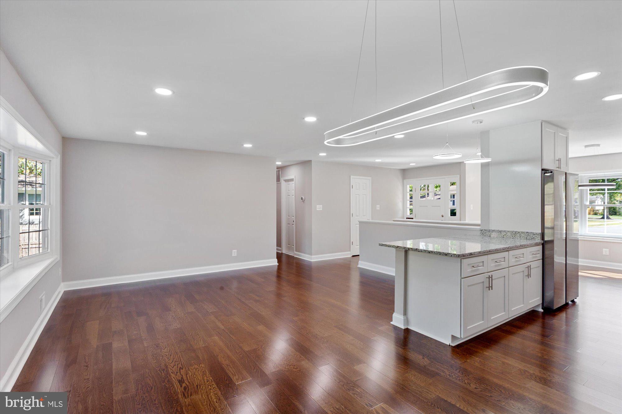 WILLIAMSBURG MANOR NORTH - Residential