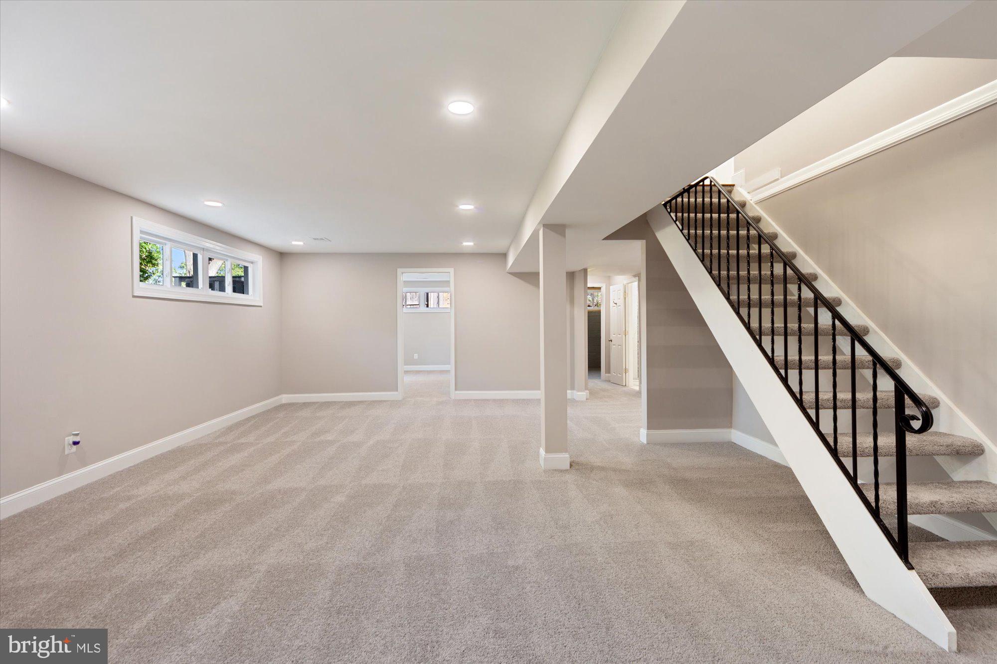 WILLIAMSBURG MANOR NORTH - Residential