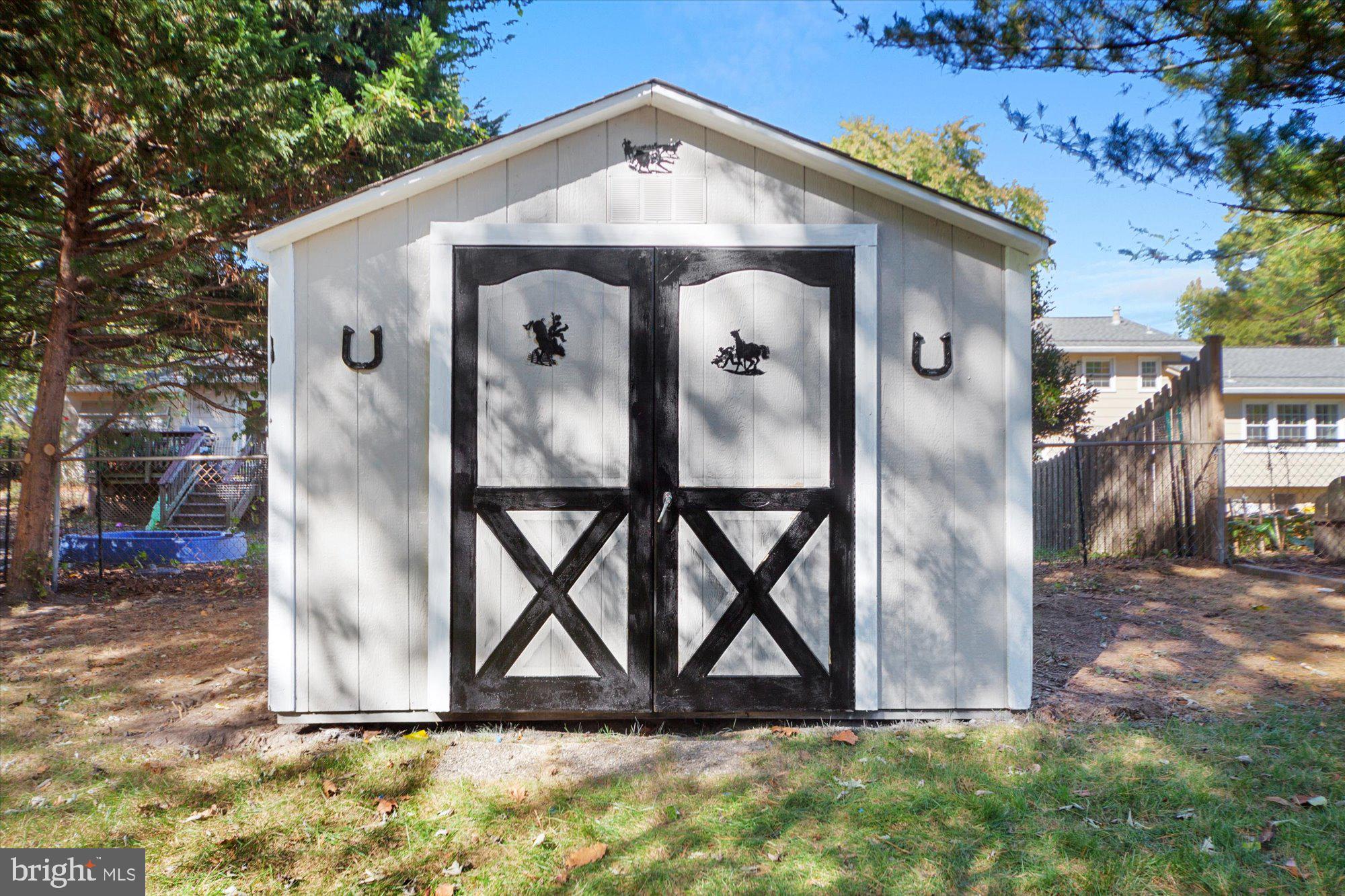 WILLIAMSBURG MANOR NORTH - Residential