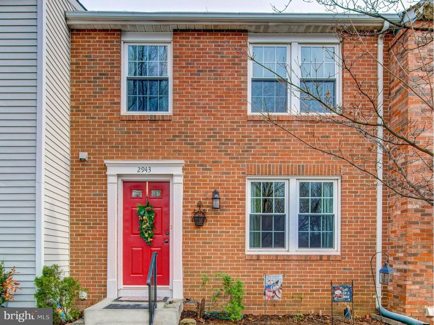 "3 Level" Brick Front TH, Nat Bright Lit Kitchen w/Stnls Steel Applcs & Fixtures, Granite Counters,Pantry, Walk-Out LL, Freshly Painted Neutral Thruout, New HVAC & HWT, Only 1.6mi to METRO &Few Blocks Shops, Cafes, Park, FX Top Rated Schools,Ceramic Entry, Large Closets,Carpeted Open Staircase & Built-Ins, 1-YR HOME WARRANTY! Easy Clean-Up Pergo Main Lvl Floors,Easy Access to Rt66 495 & 50