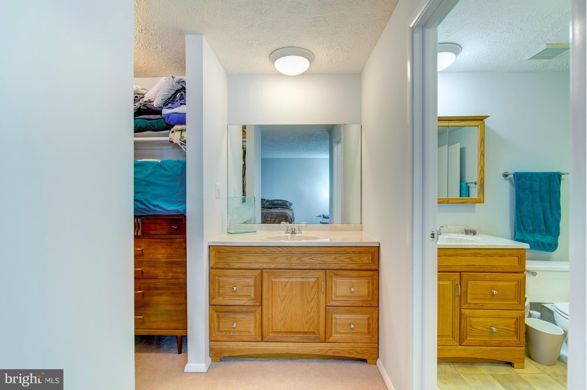 OAKTON COMMONS - Residential