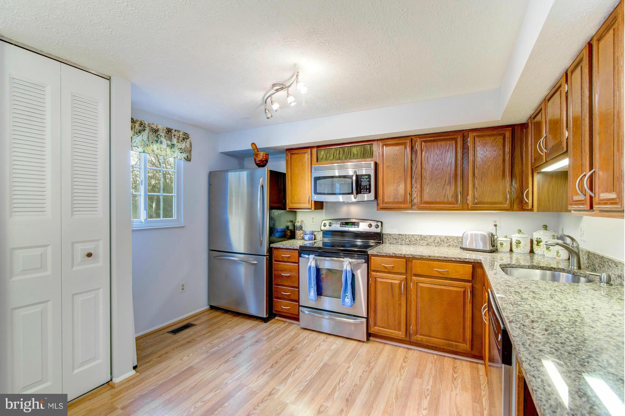 OAKTON COMMONS - Residential