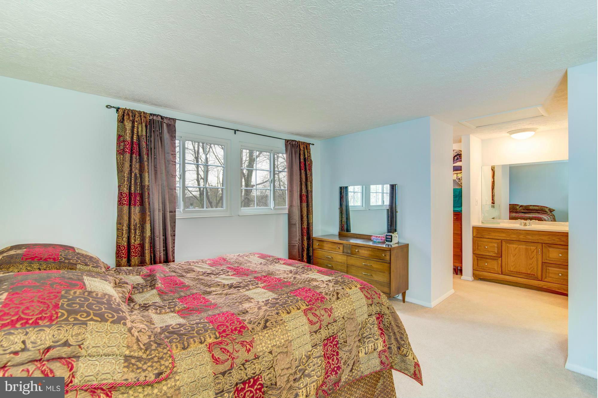 OAKTON COMMONS - Residential