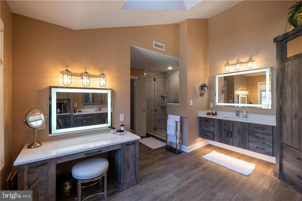 WEYHILL WOODS - Residential