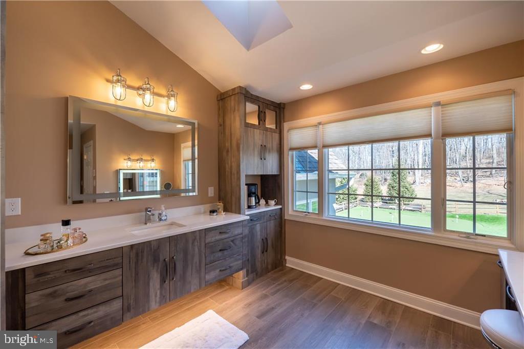 WEYHILL WOODS - Residential