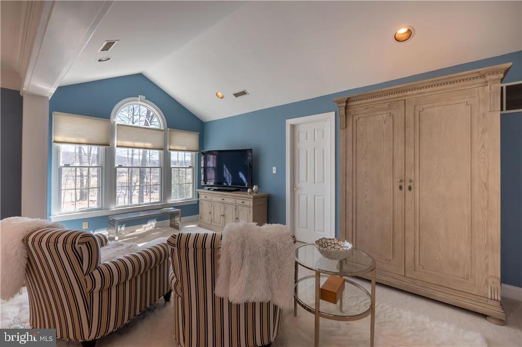 WEYHILL WOODS - Residential