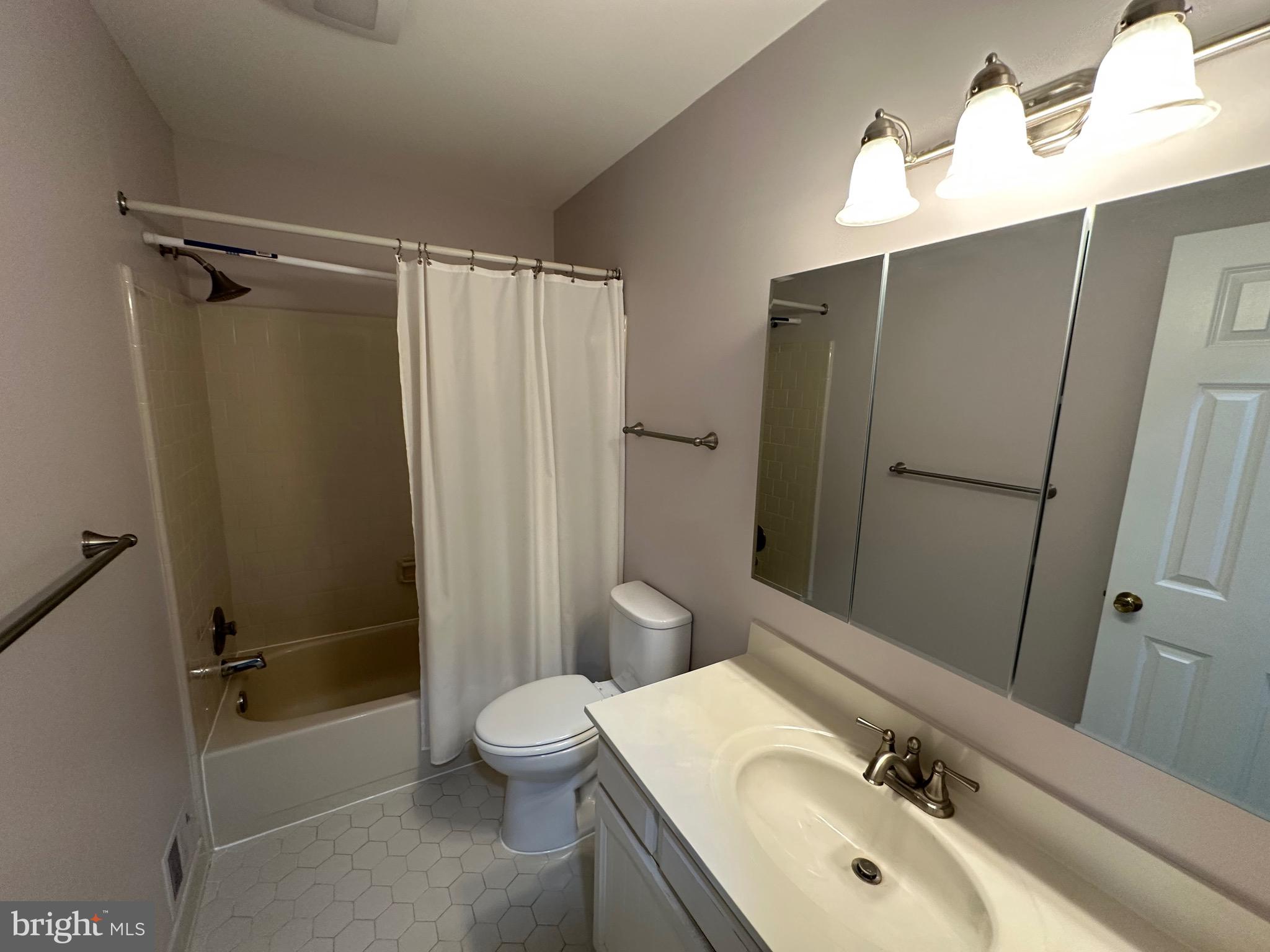 ORANGE HUNT ESTATES WEST - Residential Lease