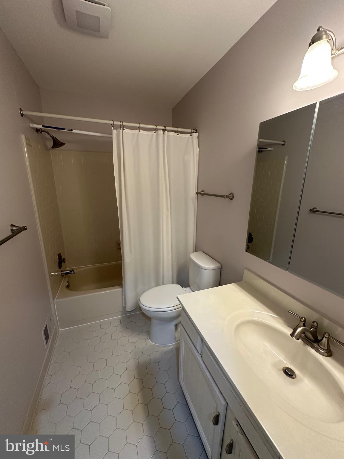 ORANGE HUNT ESTATES WEST - Residential Lease