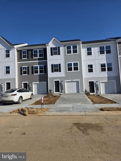 Townhouse For Rent - 131 Kinkade Court Ct<br/> MARTINSBURG, WV 25403