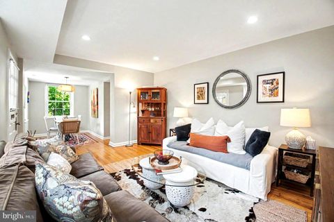 Photo of 3302 S Wakefield Street, ARLINGTON, VA 22206 (MLS # VAAR2072810)