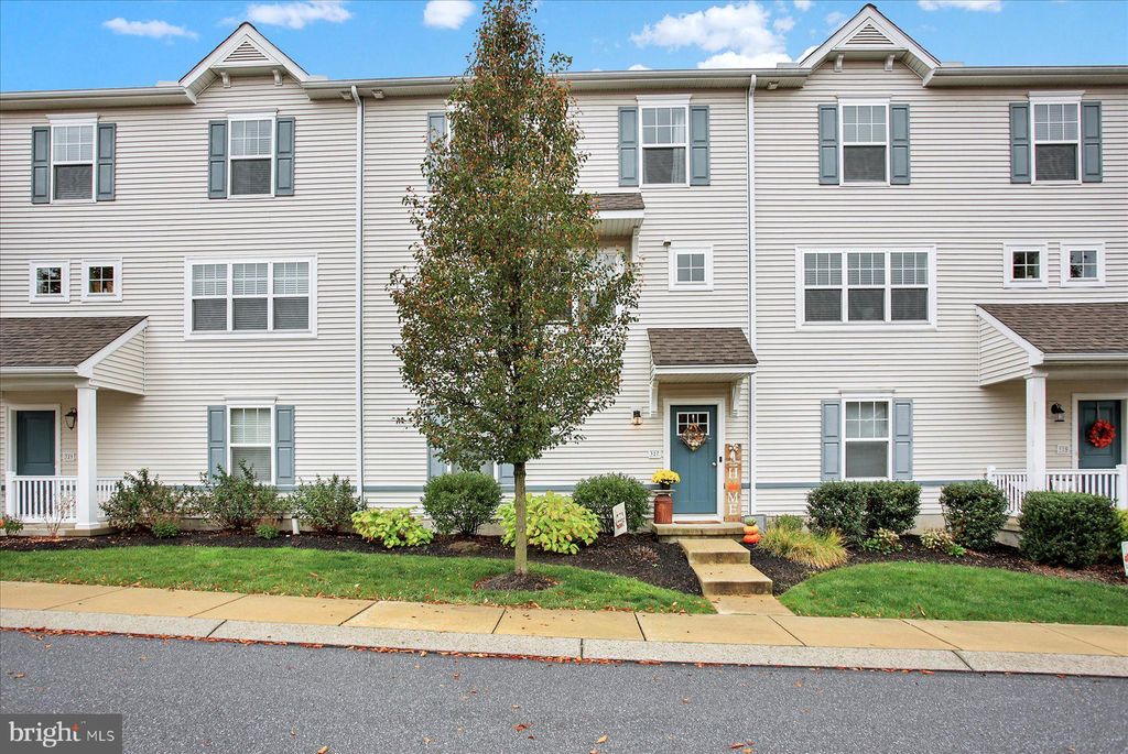 Photo of 327 Cabot Circle, Willow Street, PA 17584 (MLS # PALA2043082)