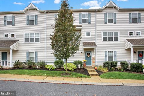 Photo of 327 Cabot Circle, Willow Street, PA 17584 (MLS # PALA2043082)