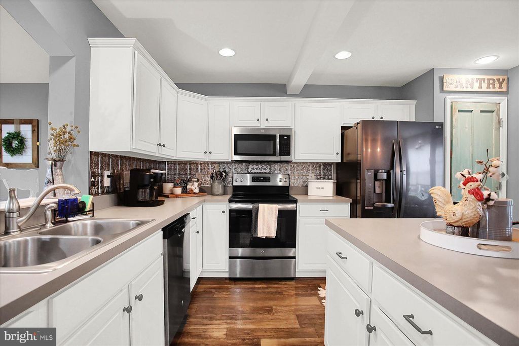 Photo of 327 Cabot Circle, Willow Street, PA 17584 (MLS # PALA2043082)