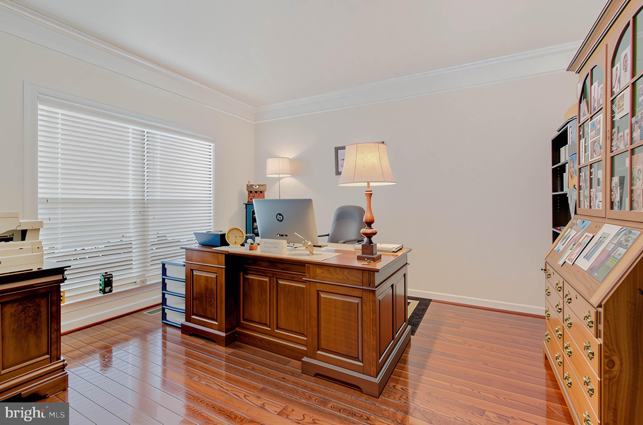 ROSEVILLE DOWNS - Residential