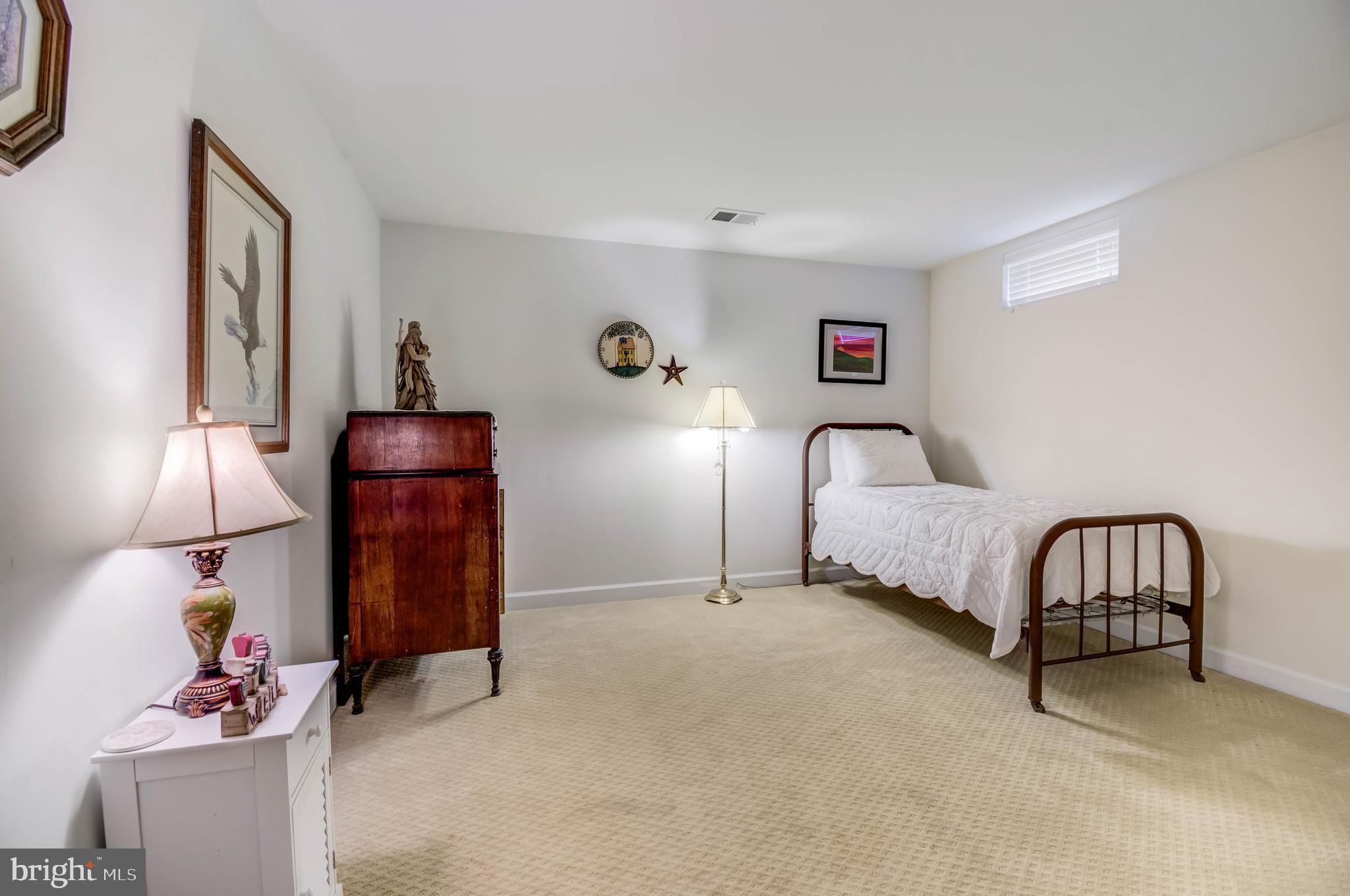 ROSEVILLE DOWNS - Residential