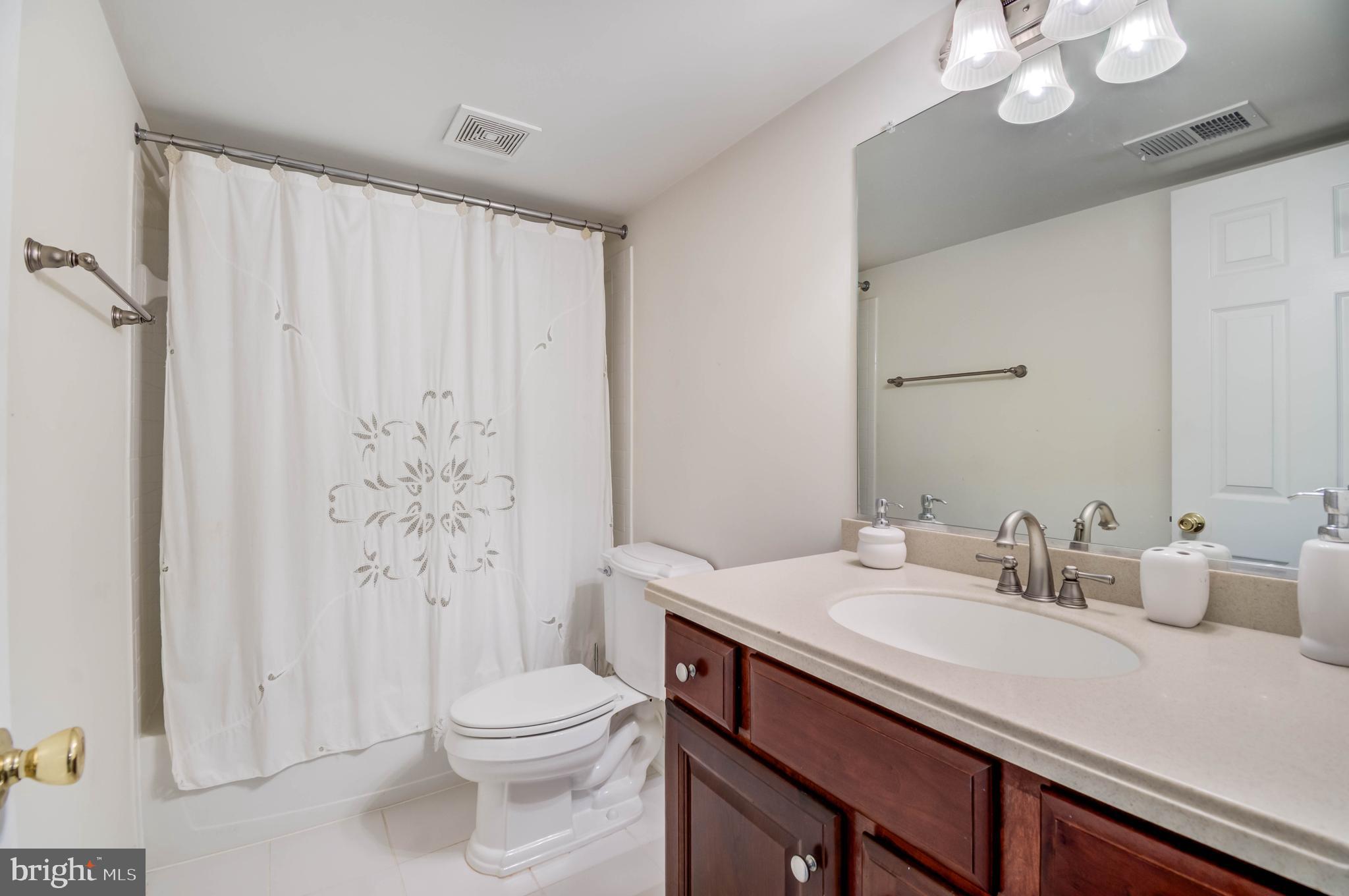 ROSEVILLE DOWNS - Residential