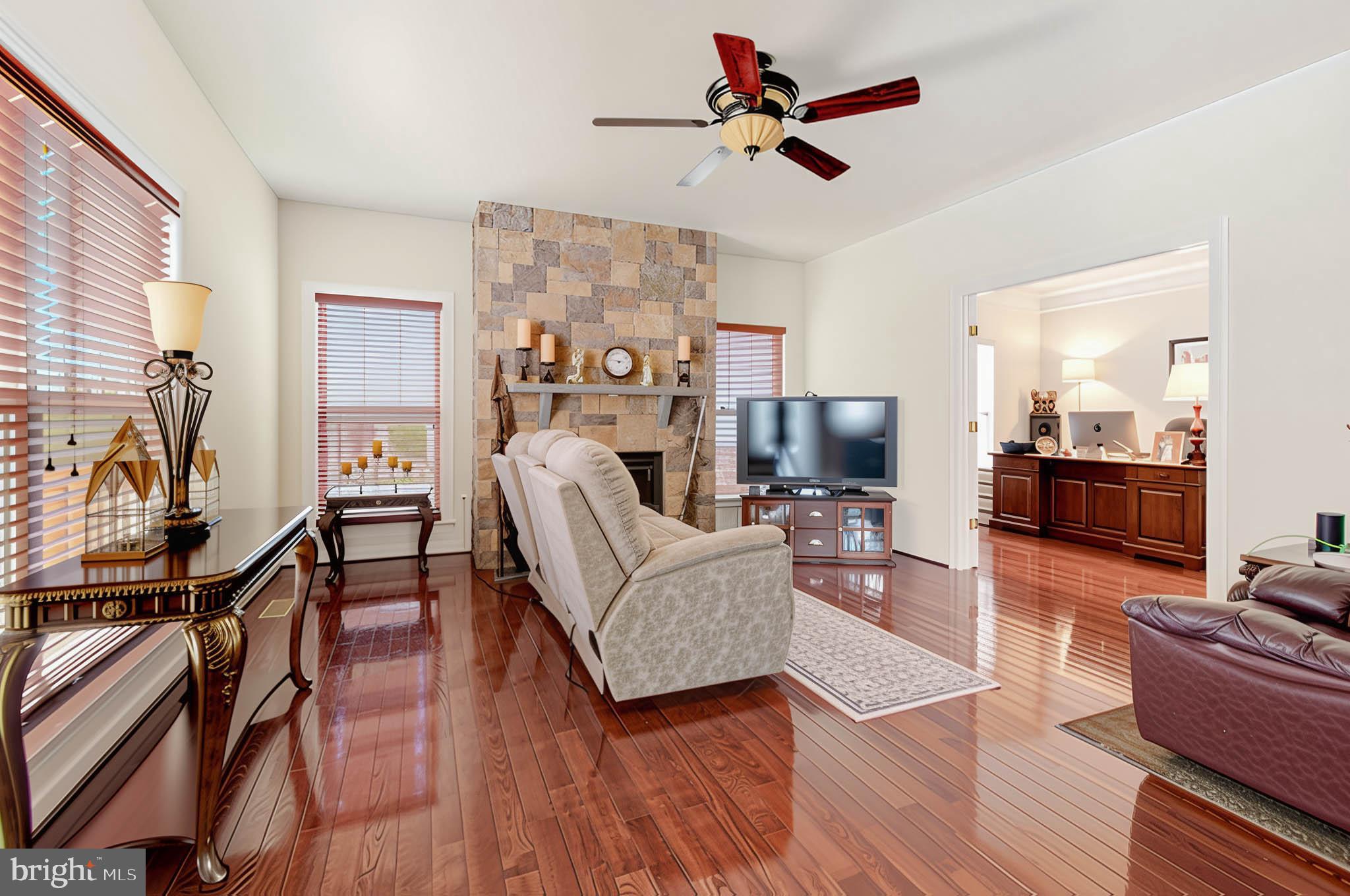 ROSEVILLE DOWNS - Residential