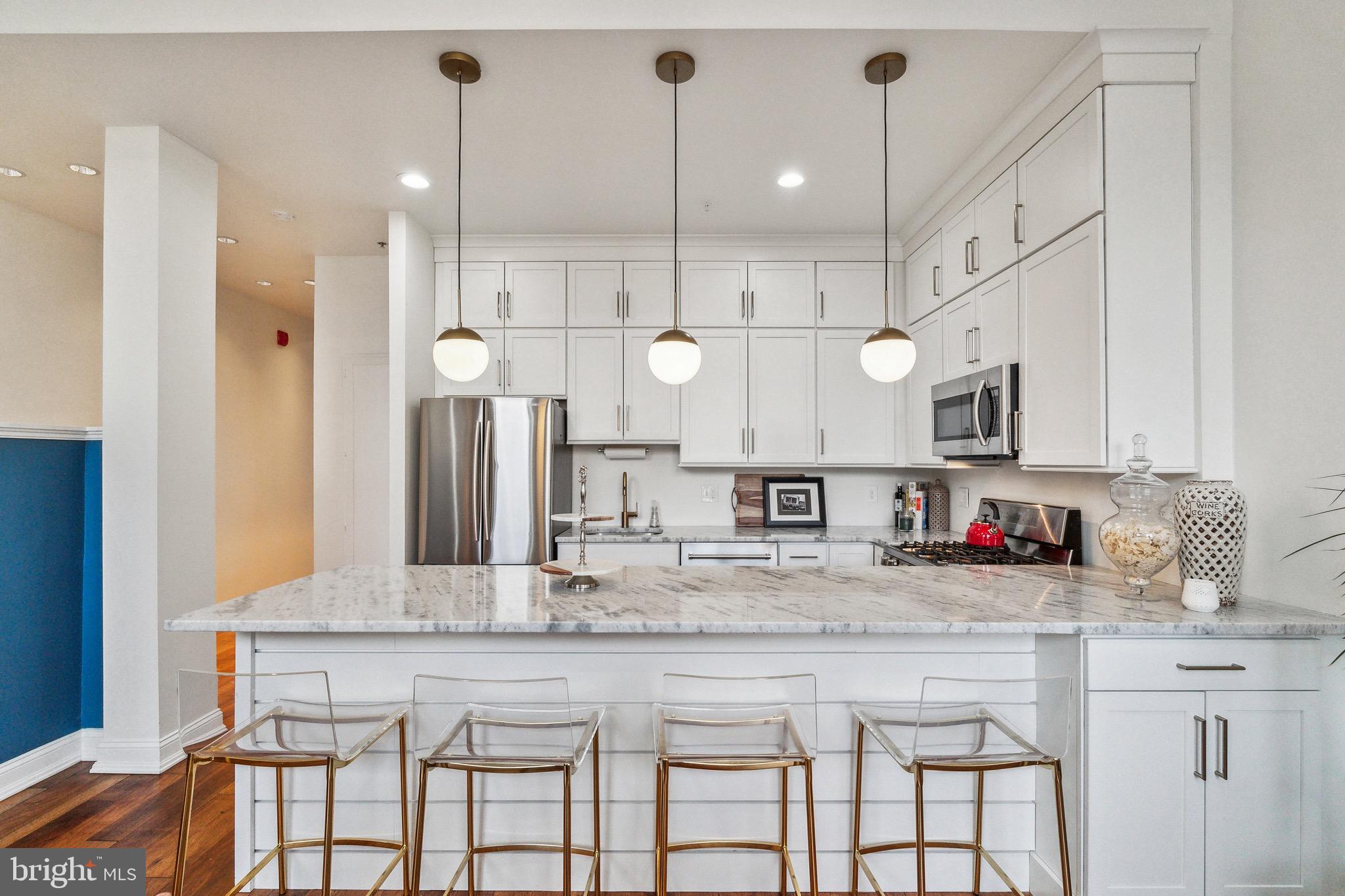 200 E CHRISTIAN STREET 914 10